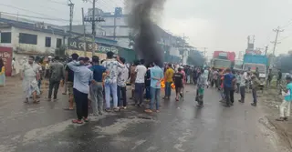 বকেয়া বেতনের দাবিতে রূপগঞ্জে সড়ক অবরোধ, ১০ কিলোমিটার যানজট